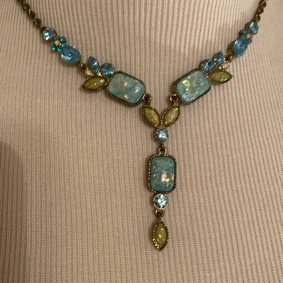 Beautiful statement necklace… - Picture 3 of 6